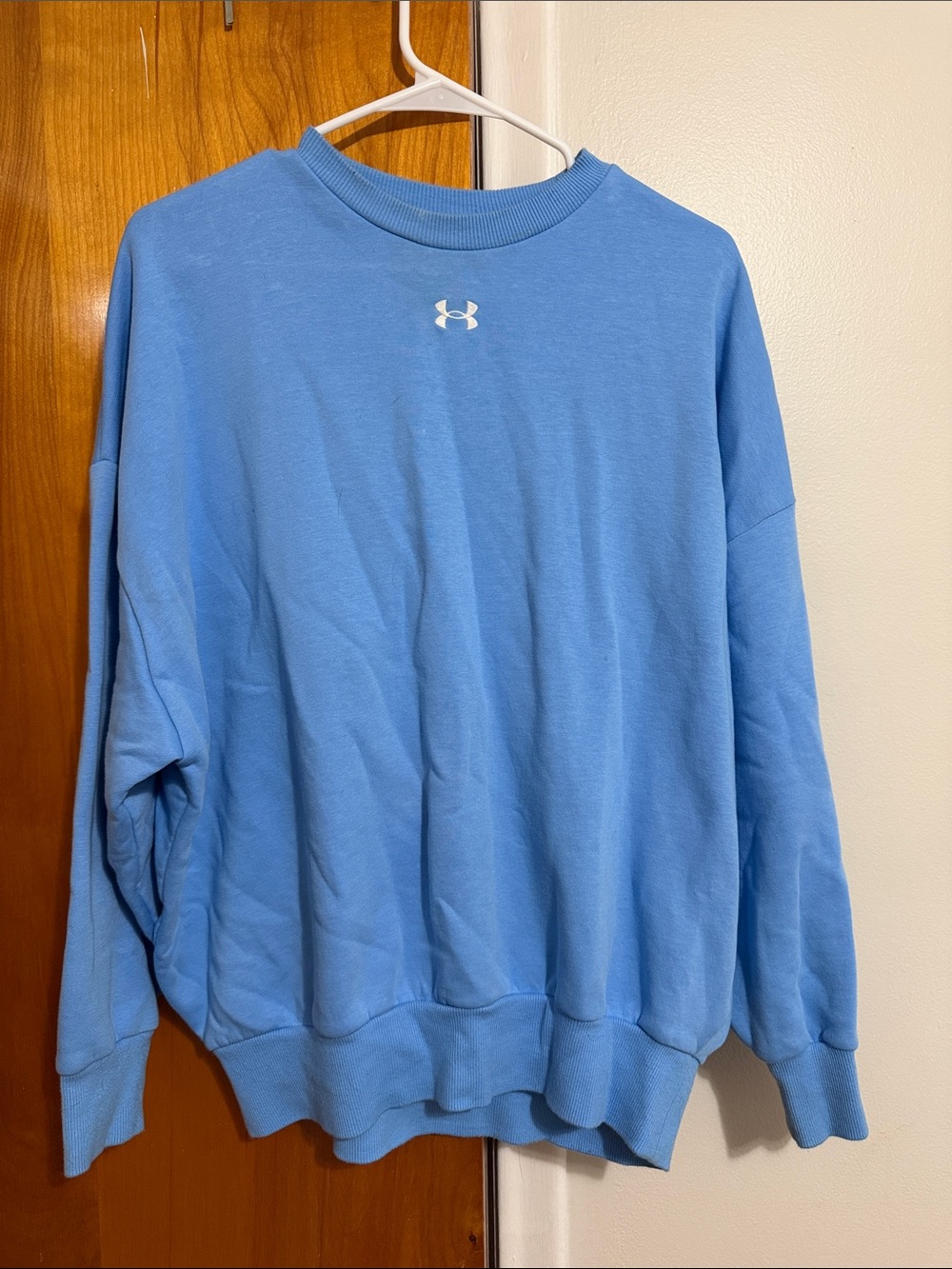 Under Armour women’s Light Blue Crewneck Sweatshirt
